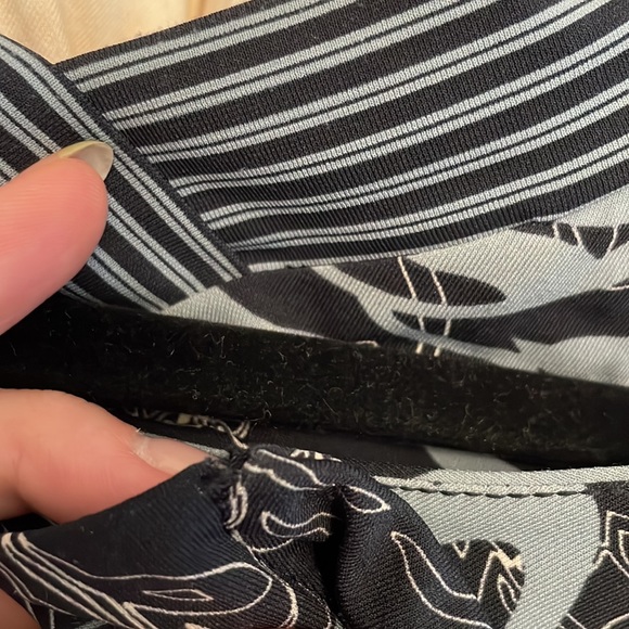 BCBGMaxAzria Blue Printed Sleeveless Wrap Top Size Small - Picture 12 of 15